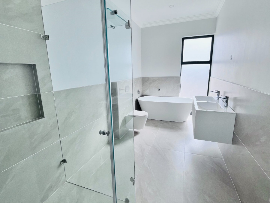 4 Bedroom Property for Sale in Sandown Western Cape